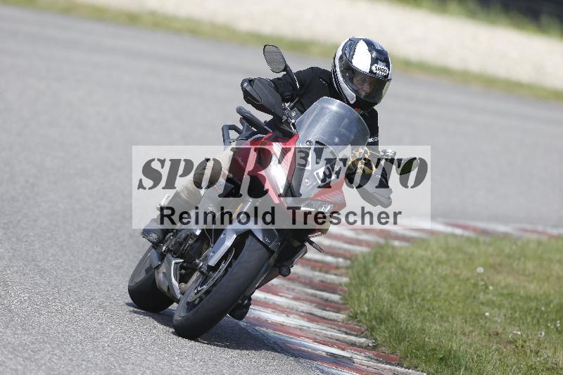 /Archiv-2025/09 22.04.2025 Cornu Master School ADR/gruen-vert/33